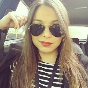 Meet your Posher, Stephanie